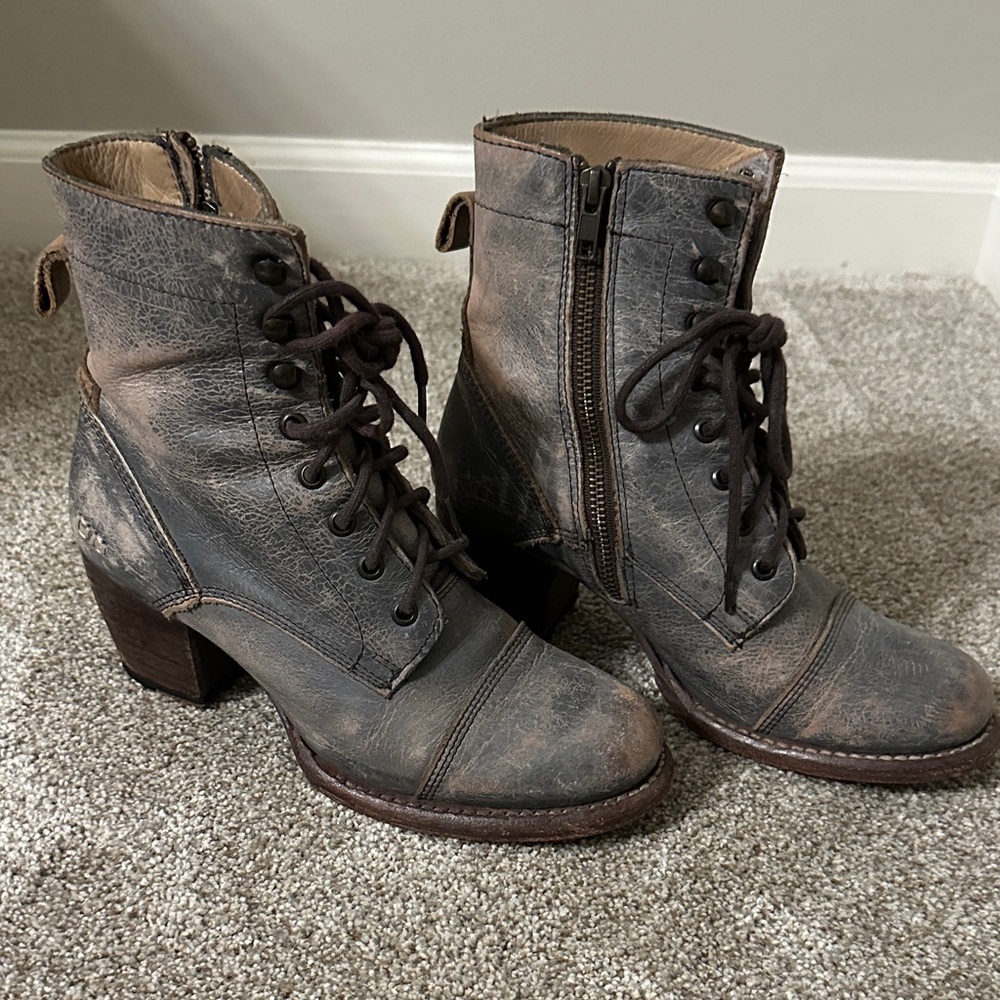 Bed Stu distressed grayish Lace-Up Boots
